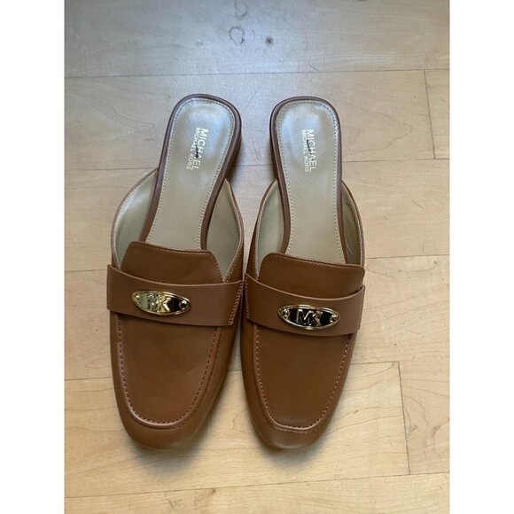 Michael Michael Kors BNWT "Ashley" tan brown logo plate mules women NEW - Picture 2 of 8